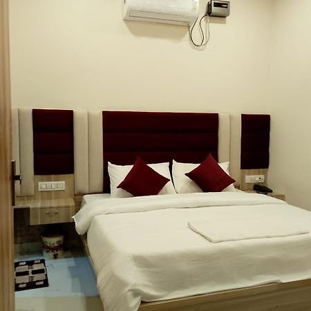 Hotel Lr Delite Inn Матура Екстериор снимка