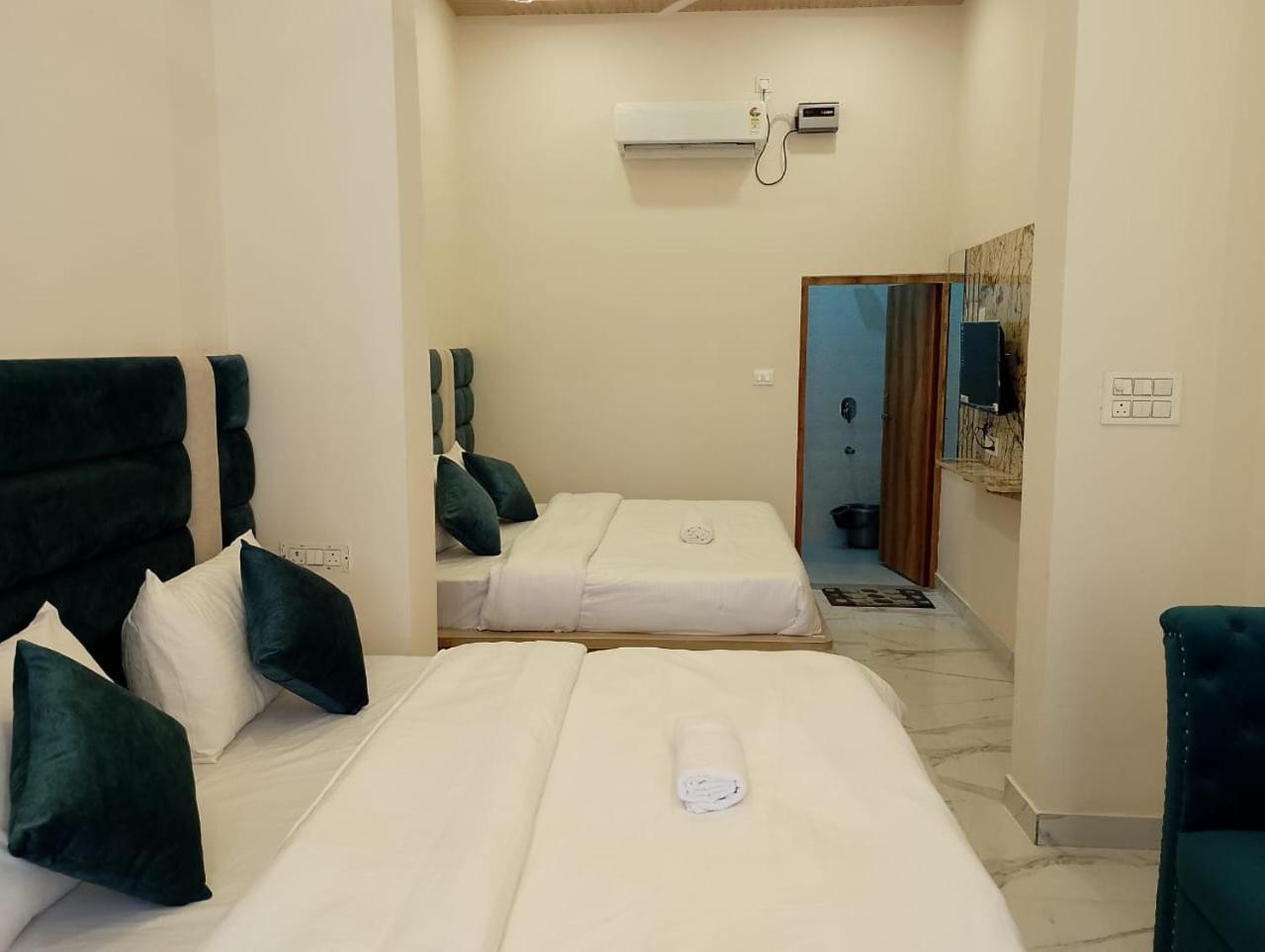 Hotel Lr Delite Inn Матура Екстериор снимка
