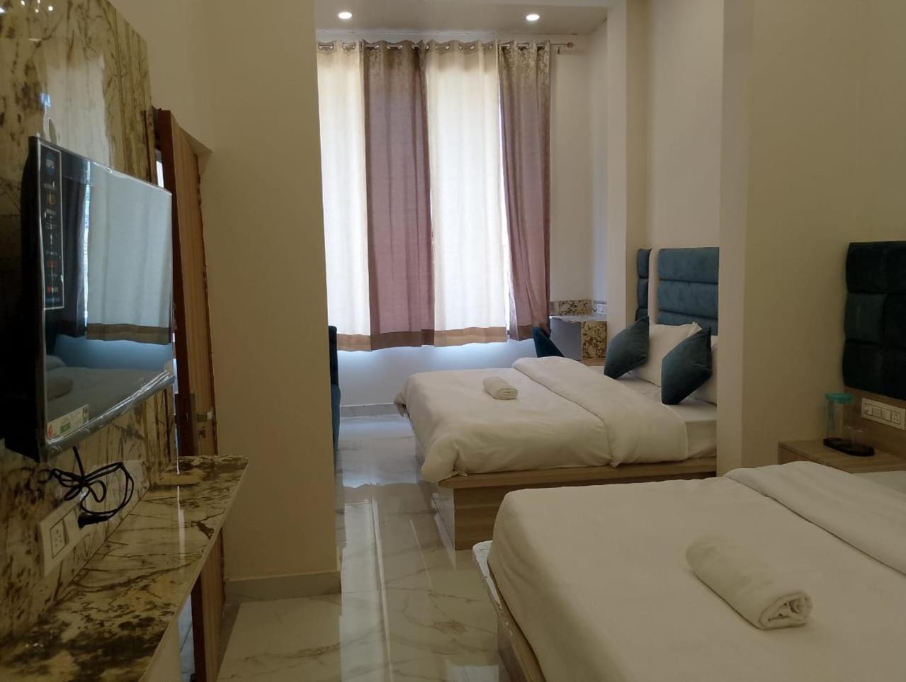 Hotel Lr Delite Inn Матура Екстериор снимка