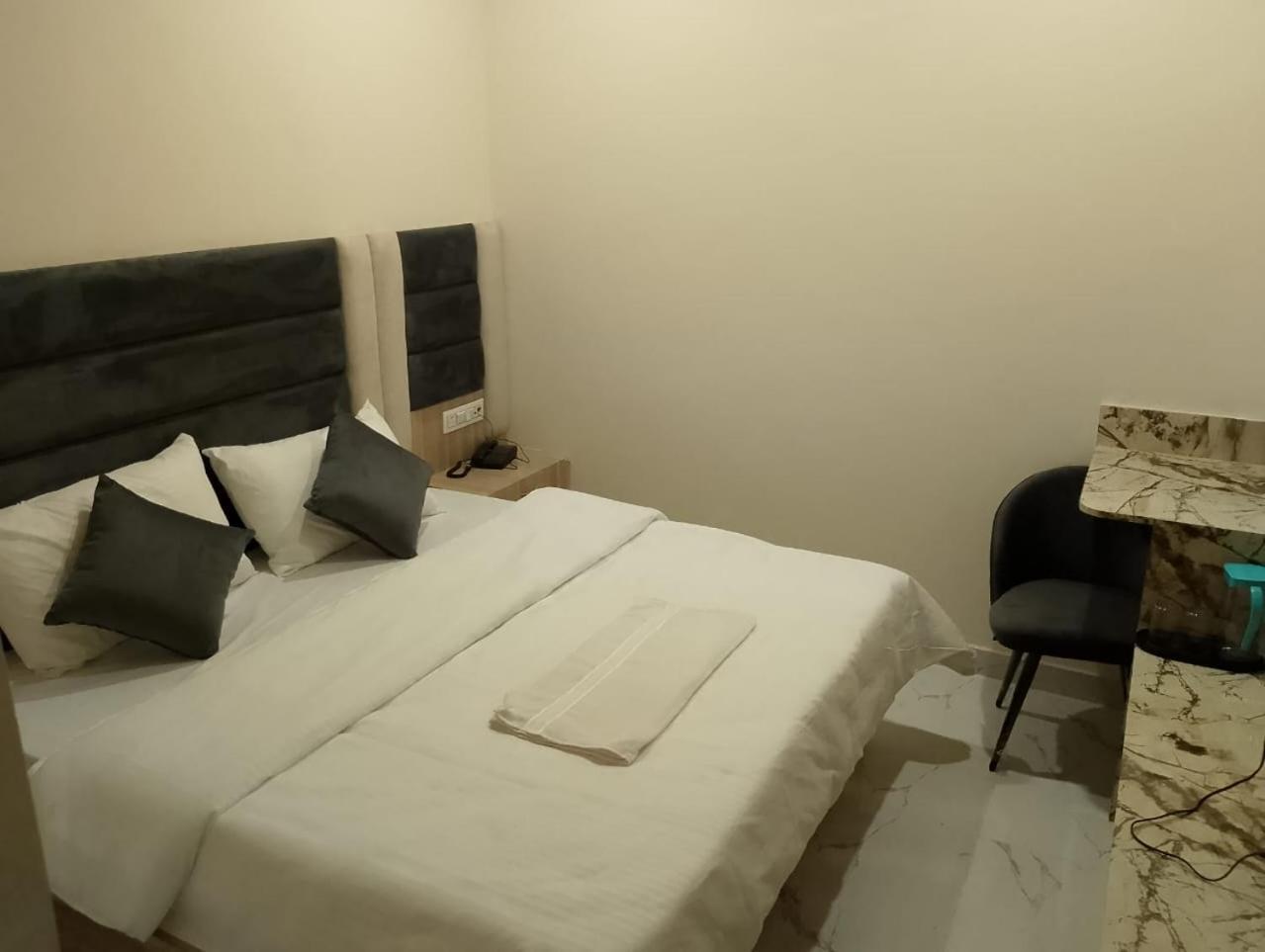 Hotel Lr Delite Inn Матура Екстериор снимка