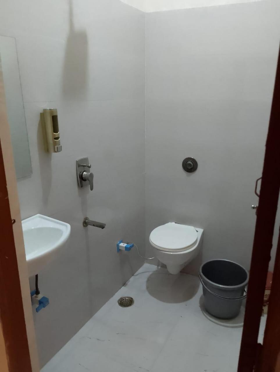 Hotel Lr Delite Inn Матура Екстериор снимка