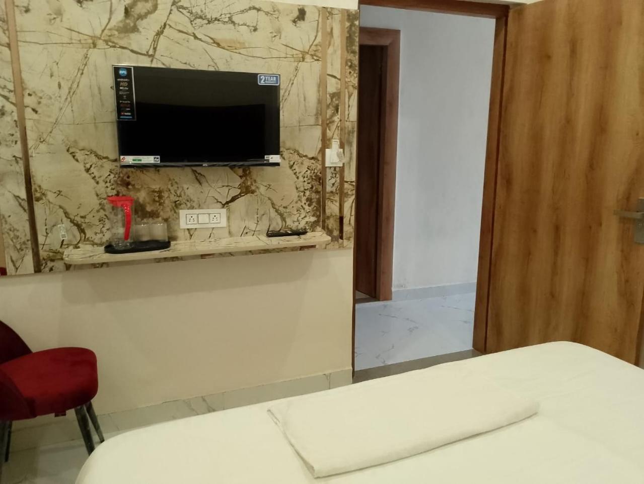 Hotel Lr Delite Inn Матура Екстериор снимка