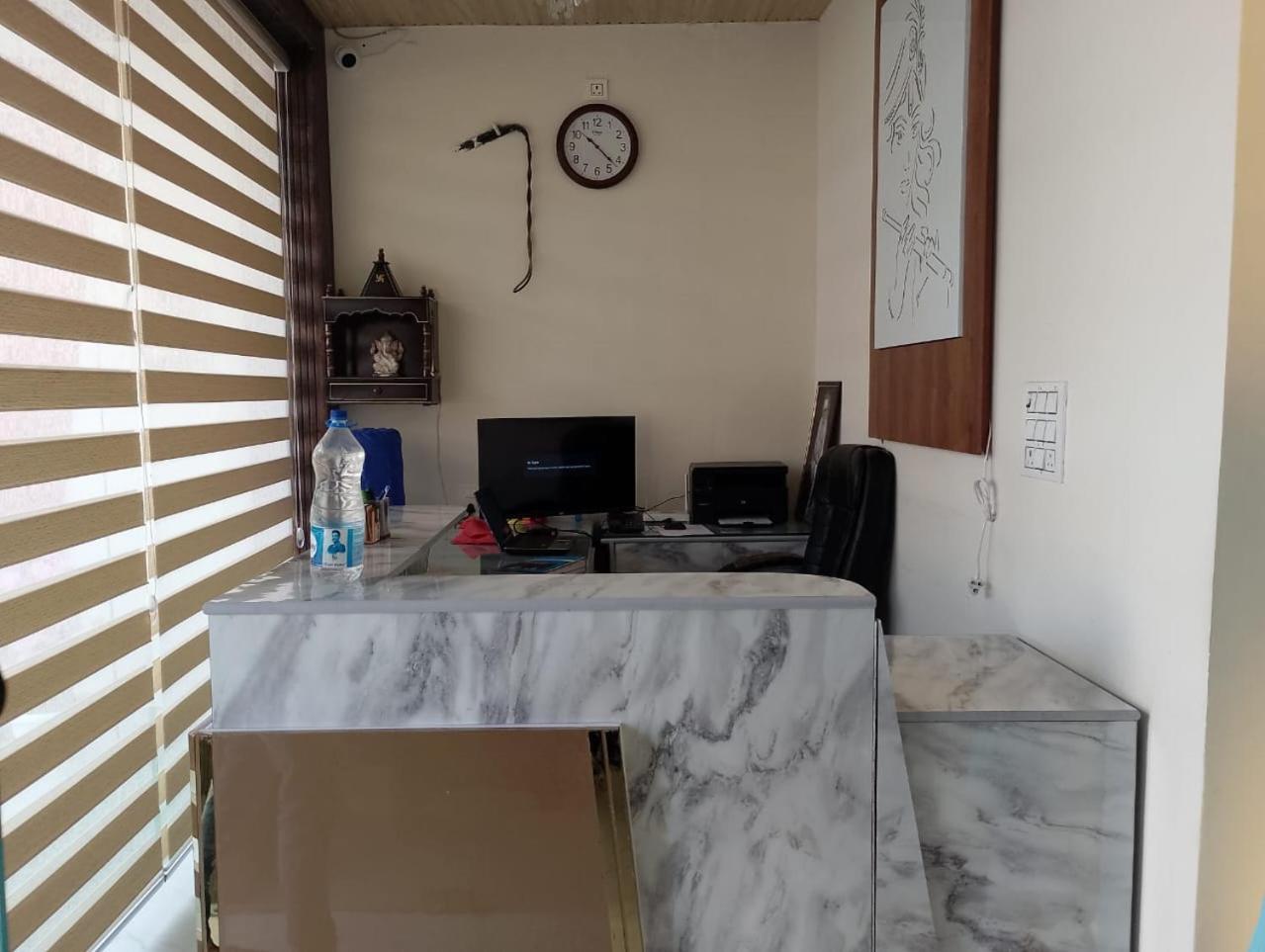 Hotel Lr Delite Inn Матура Екстериор снимка